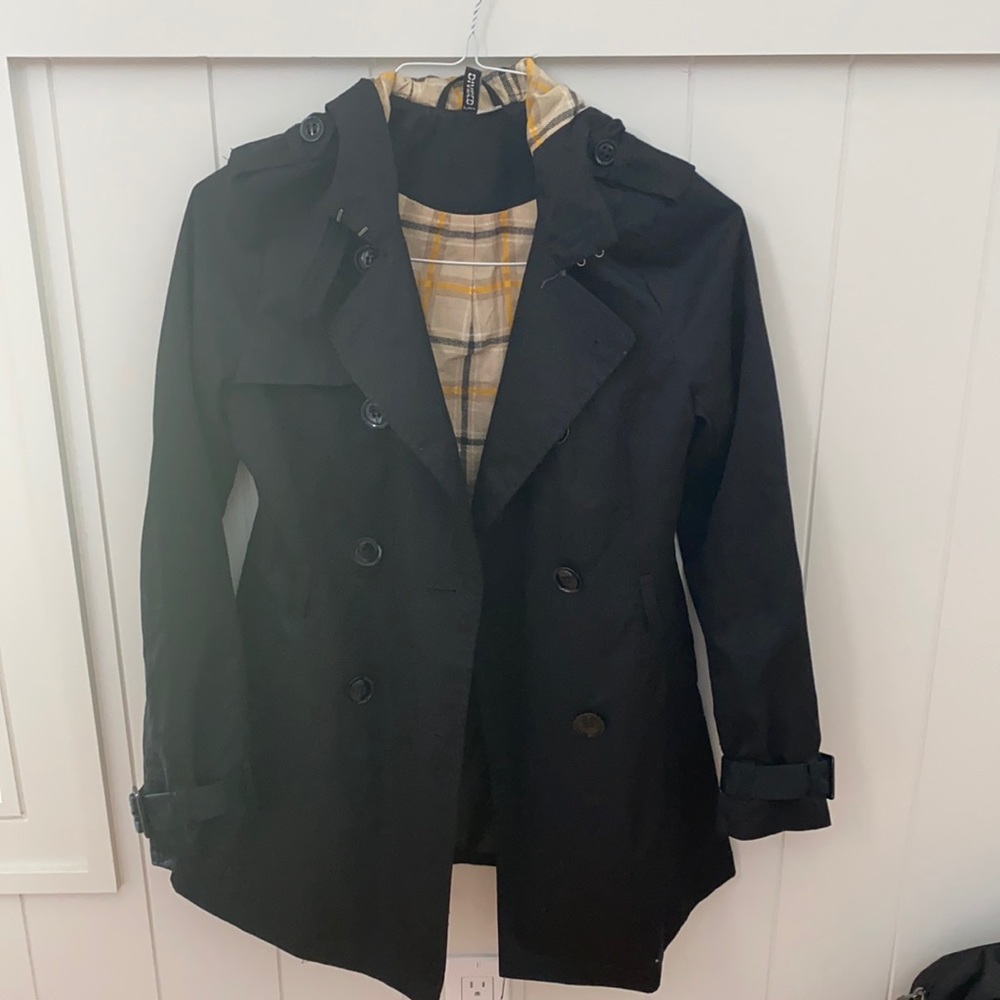 Light peacoat with Burberry-like lining